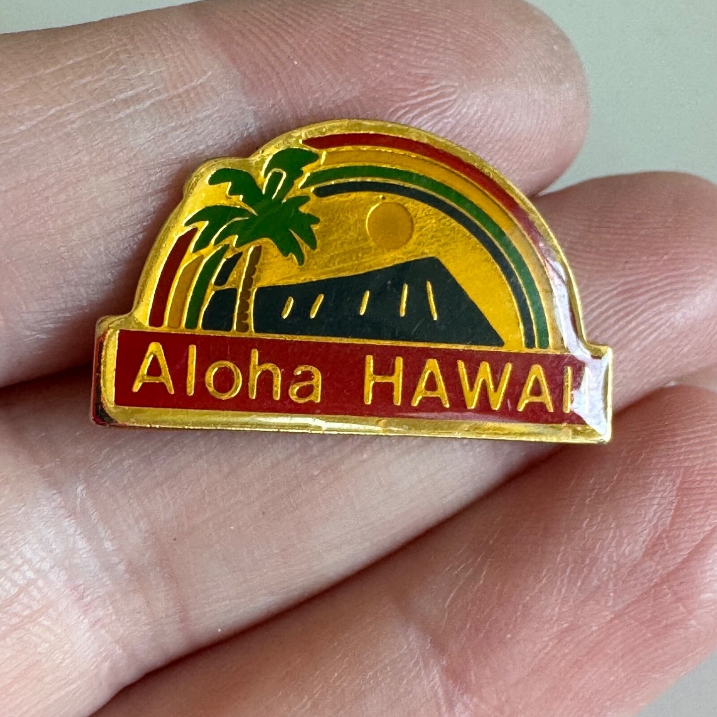 Vintage Aloha Hawaii Diamond Head Souvenir Tourist Lapel Pin 