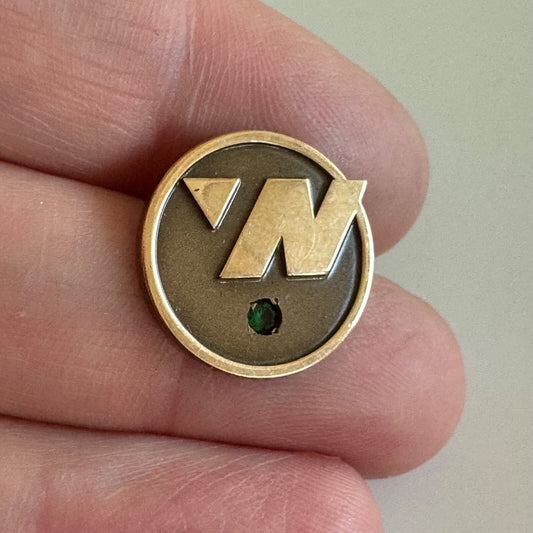 NORTHWEST AIRLINES SERVICE PIN 30 YEARS EMERALD STONE 1/10-10K ROBBINS COMPANY