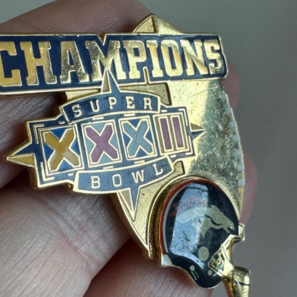 Vintage Denver Broncos Super Bowl Champions XXXII Lapel Pin Peter David