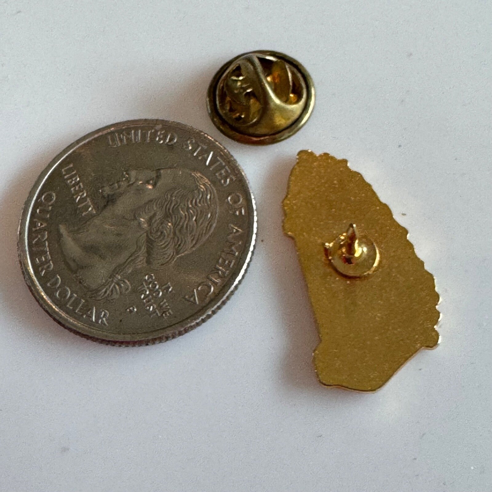 Vintage Oklahoma Oil Rig Derrick Native American Headdress Lapel Pin