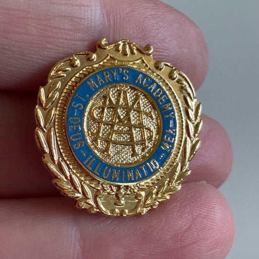 Vintage St. Mary's Academy Deus Illuminato Mea Lapel Pin Inglewood California 