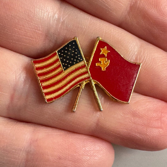USA & USSR Crossed Flags Lapel Pin – Cold War Era Style
