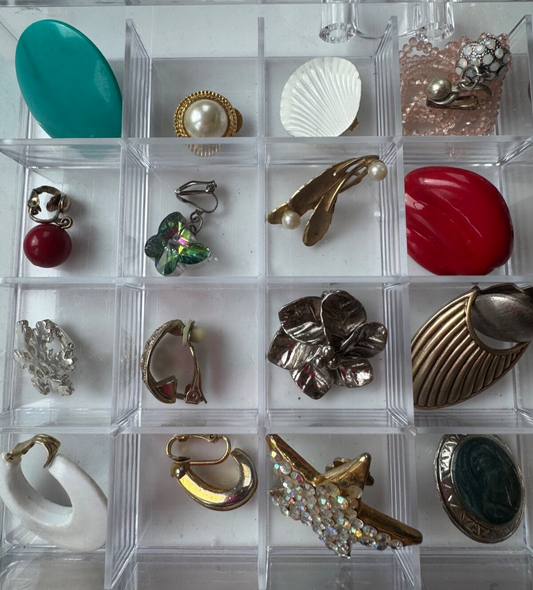 Vintage Signed & Unsigned SINGLE Clip-On Earrings Jewelry Lot Crafts/Wear 48pcs