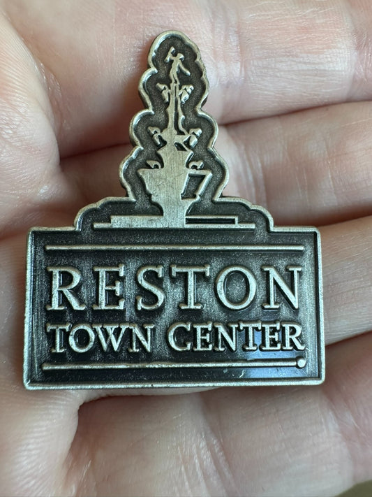 2018 Reston Town Center Souvenir Lapel Pin Winter Wonderland - Very Nice!