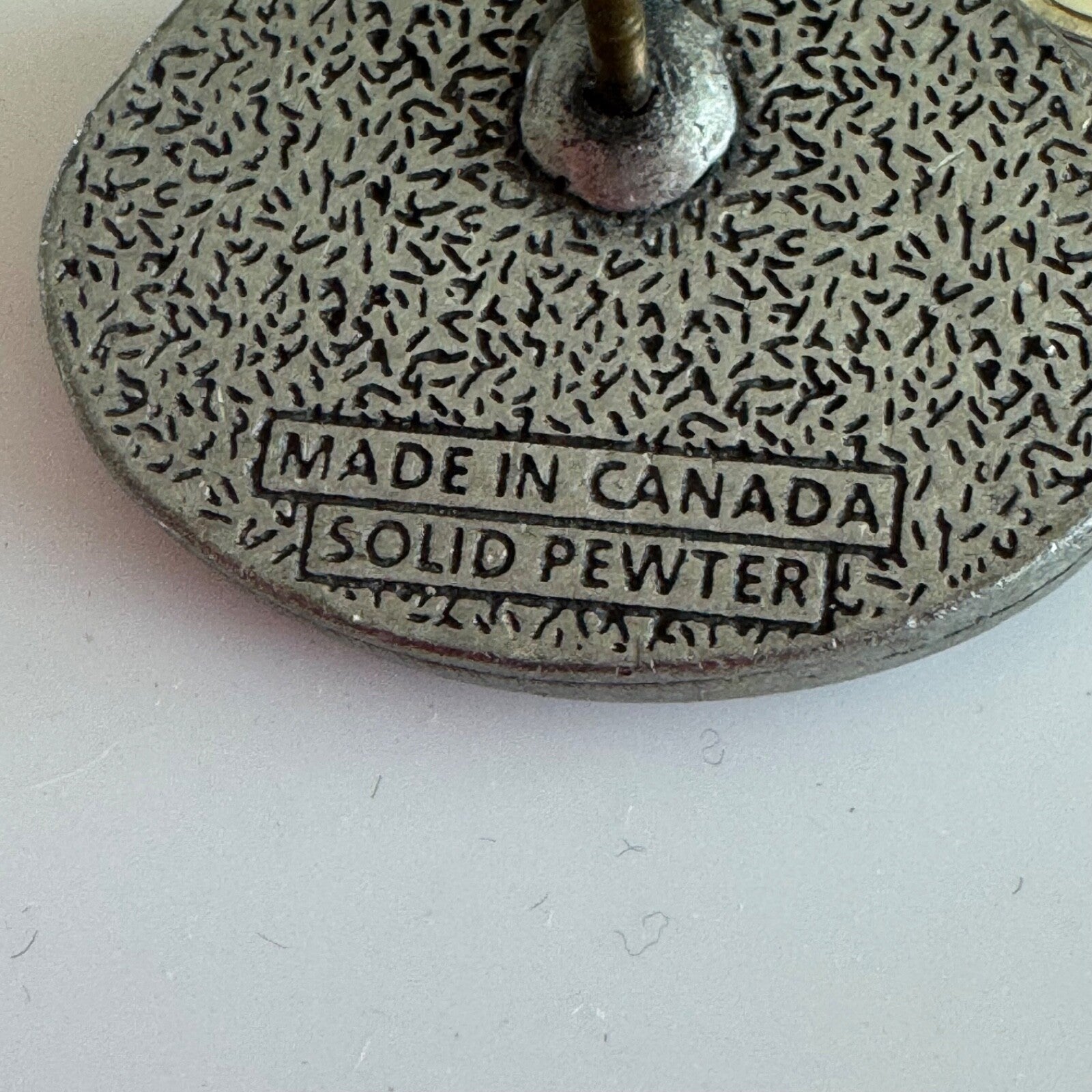 VINTAGE SAVANNAH GEORGIA PEWTER LAPEL PIN WAVING GIRL TRAVEL SOUVENIR GIFT