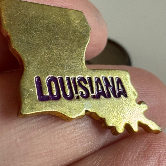 Vintage Louisiana State‑Shaped Souvenir Tourist Lapel Pin