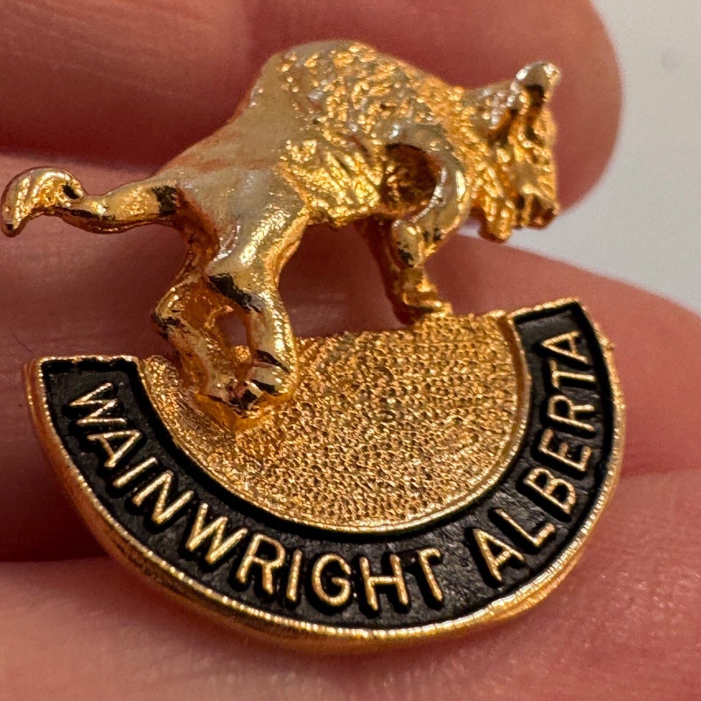 Vintage Wainwright Alberta Buffalo Bison Gold Tone Lapel Pin Tie Tack