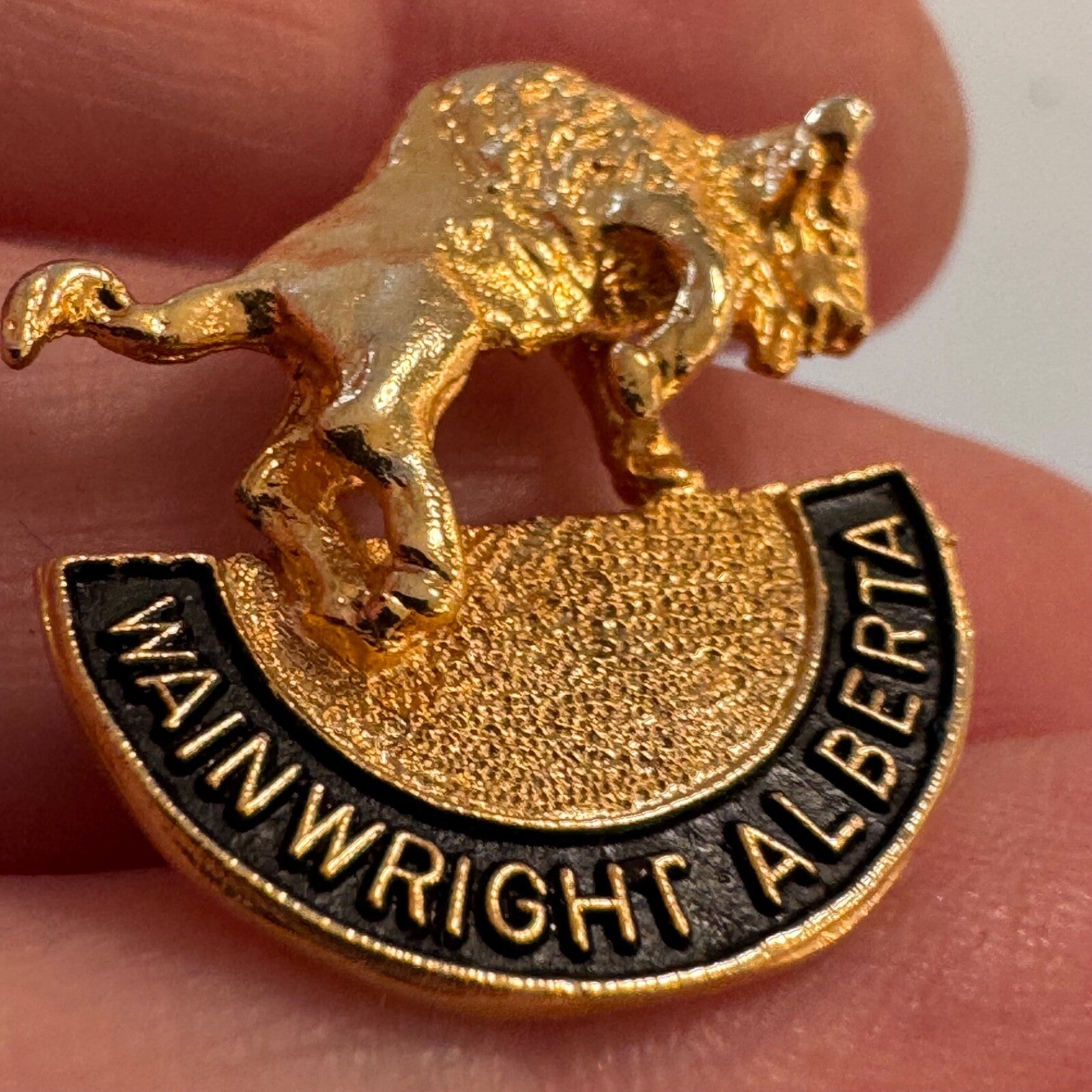 Vintage Wainwright Alberta Buffalo Bison Gold Tone Lapel Pin Tie Tack