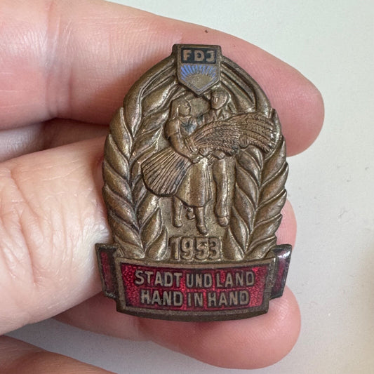 1953 FDJ Freie Deutsche Jugend CITY AND COUNTRY HAND IN HAND East Germany