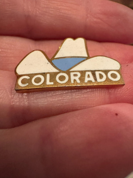 Vintage Colorado Tourist Enamel Lapel Pin White Stetson Cowboy Hat