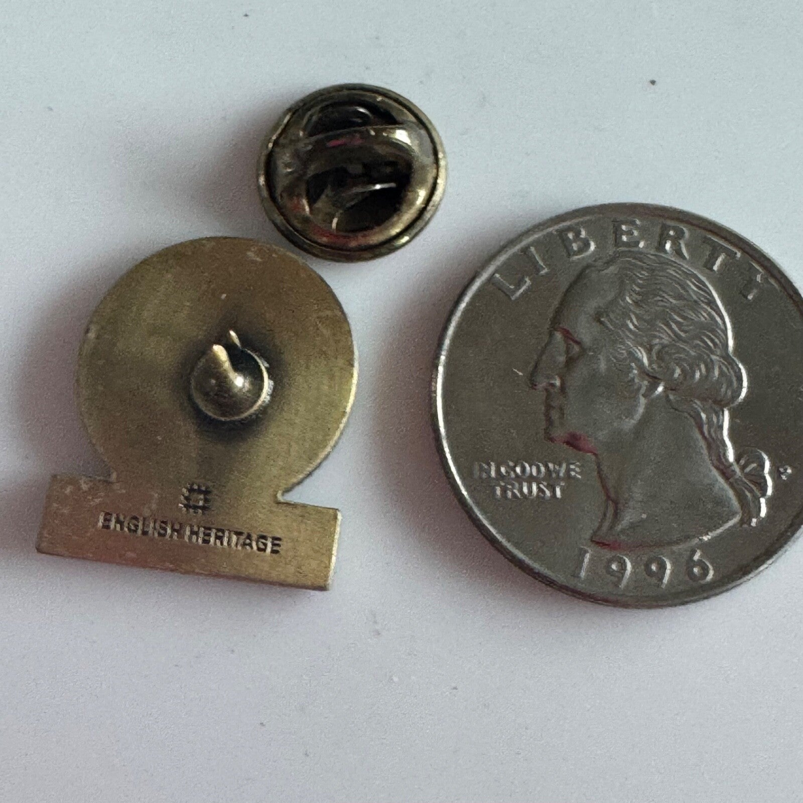 Vintage Old Sarum Souvenir Tourist Lapel Pin UK English Heritage