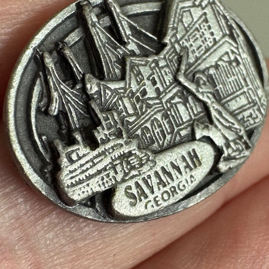 VINTAGE SAVANNAH GEORGIA PEWTER LAPEL PIN WAVING GIRL TRAVEL SOUVENIR GIFT