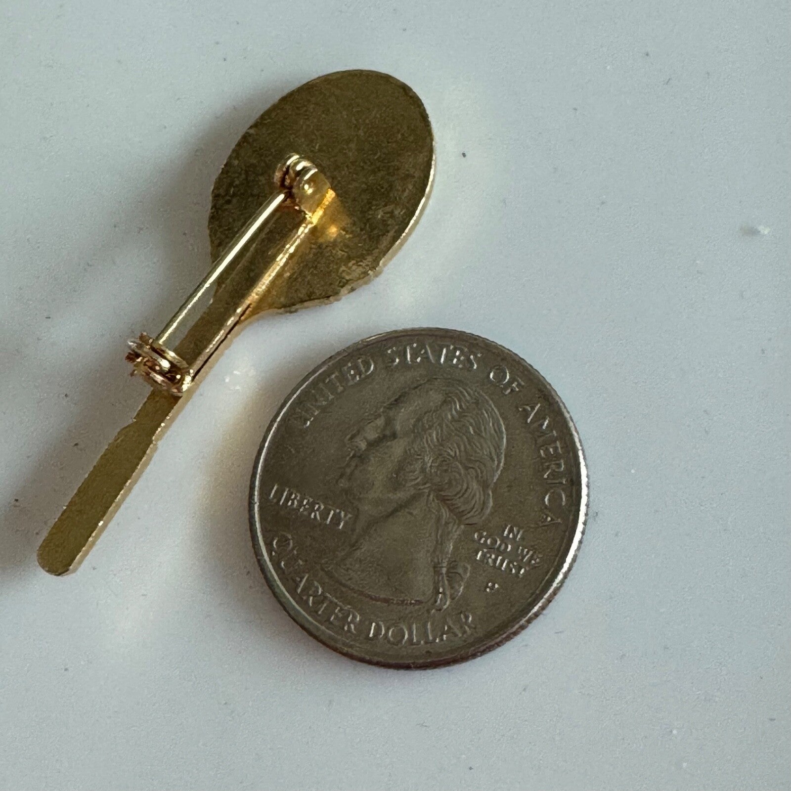 Vintage Gold Tone Tennis Racquet Racket Lapel Pin Sports Brooch Pin