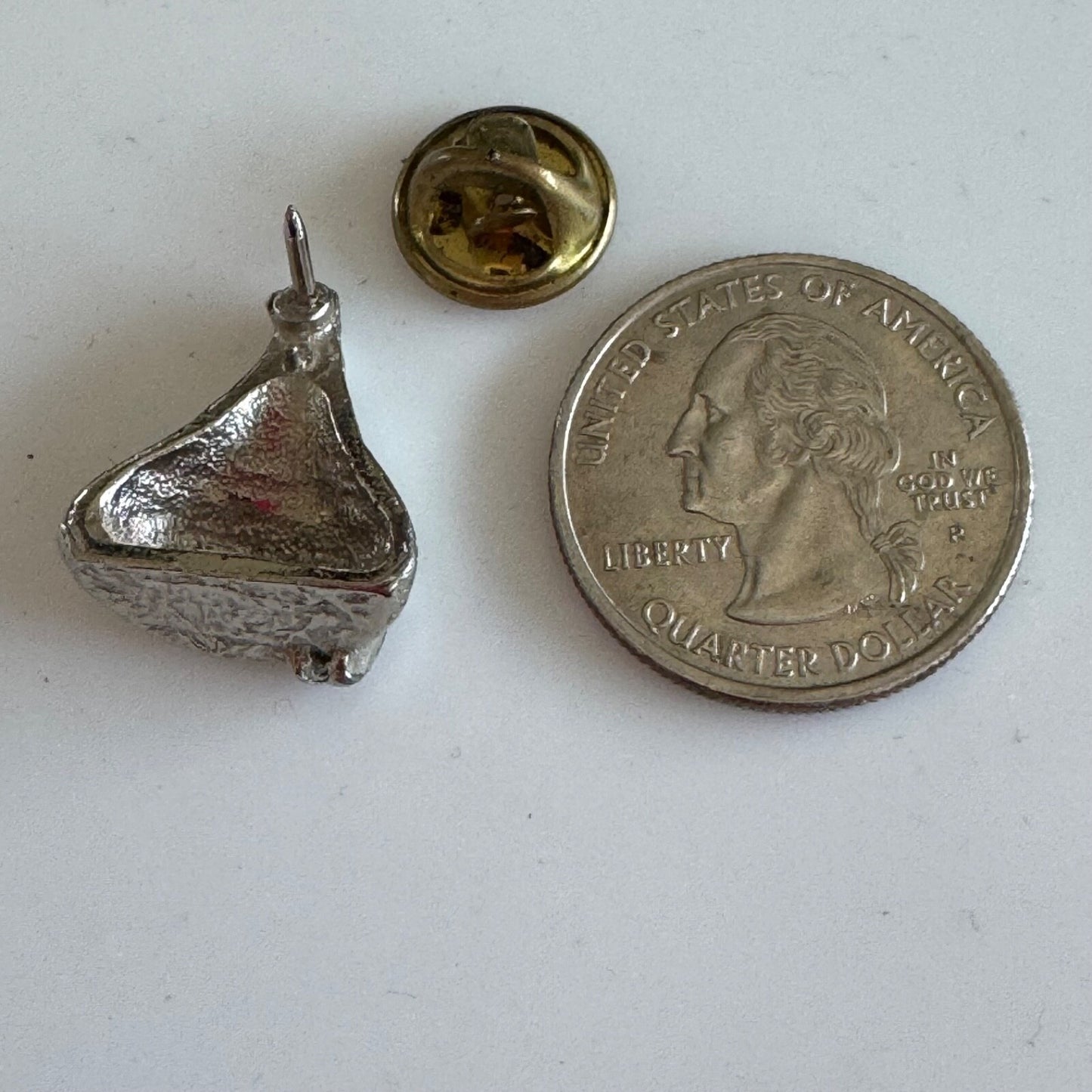 Vintage Hershey's Kiss Pennsylvania Souvenir Tourist Lapel Pin
