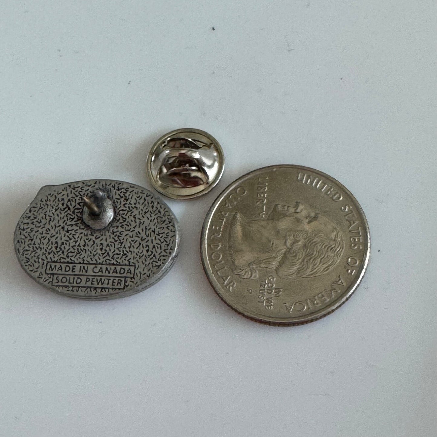 VINTAGE SAVANNAH GEORGIA PEWTER LAPEL PIN WAVING GIRL TRAVEL SOUVENIR GIFT