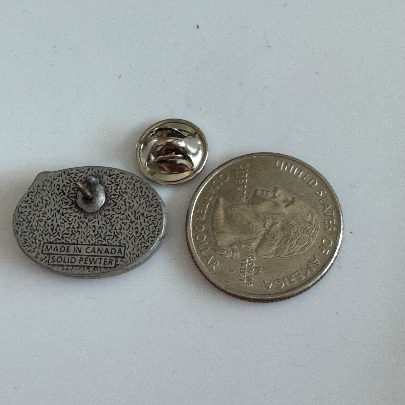 VINTAGE SAVANNAH GEORGIA PEWTER LAPEL PIN WAVING GIRL TRAVEL SOUVENIR GIFT