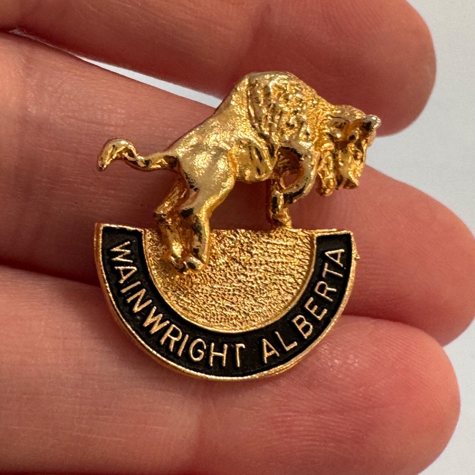 Vintage Wainwright Alberta Buffalo Bison Gold Tone Lapel Pin Tie Tack