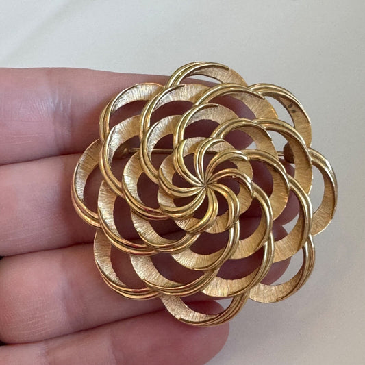 Vintage Crown Trifari Camellia Dahlia Gold Tone Brooch Pin AS IS