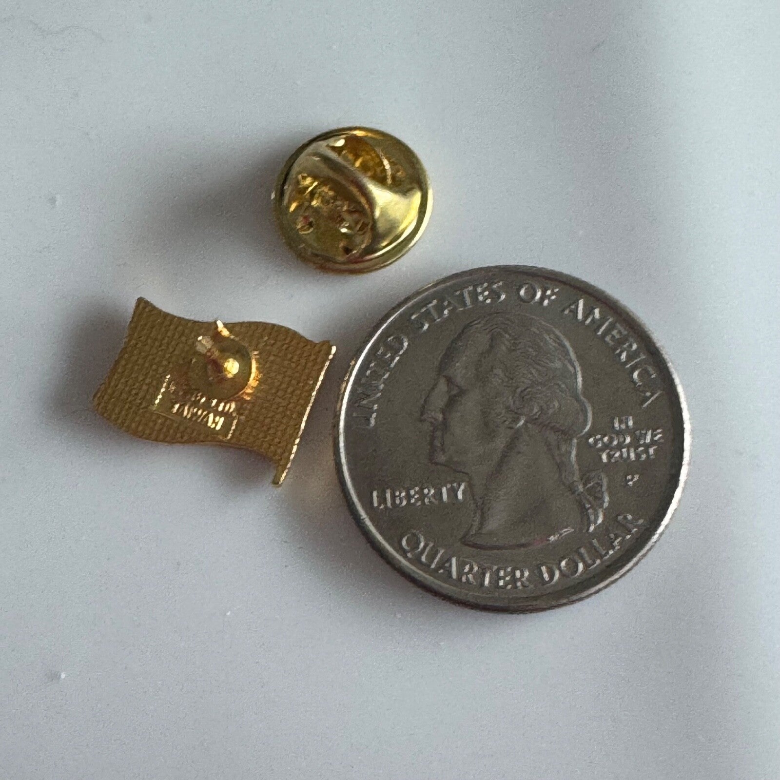 Vtg Canadian Flag Enamel Lapel Pin – Red Maple Leaf Gold Trim Patriotic Badge