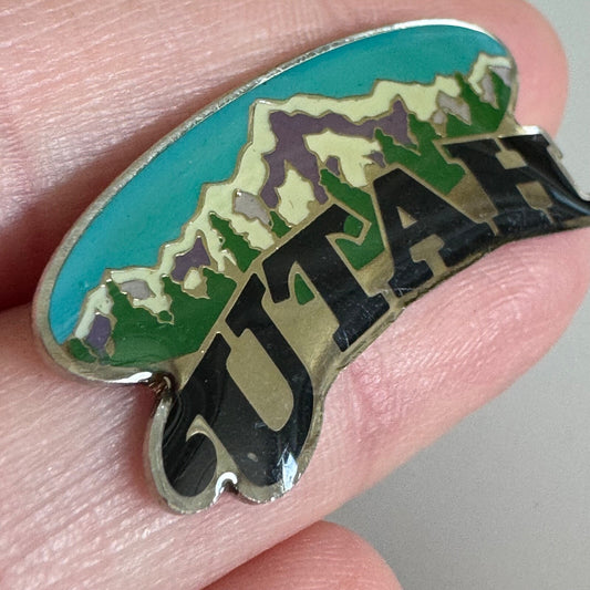 Utah Mountains Scenic Souvenir Lapel Pin – USA