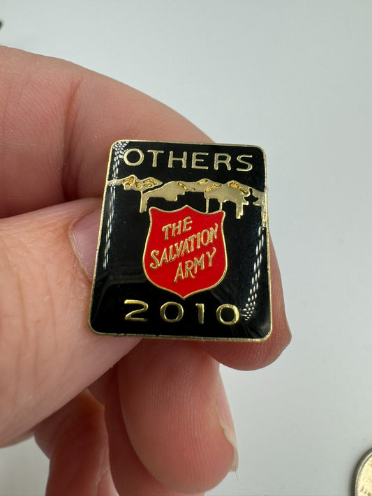 2010 OTHERS Pin The Salvation Army Winter Christmas
