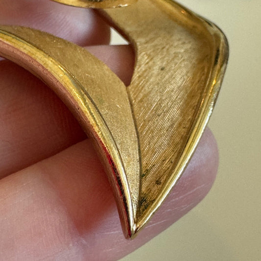 Vintage Crown Trifari Abstract Figural Heart Gold Tone Brooch As Is