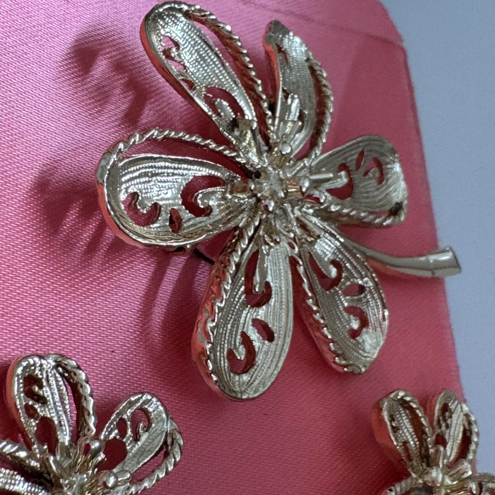 Vintage Gold Tone Flower Brooch with Matching Clip-on Earrings 