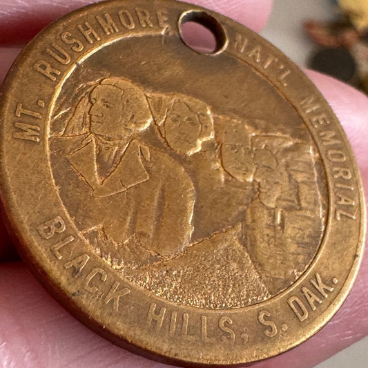 Mt Rushmore National Memorial Black Hills Dedication Medal Token Coin Fob