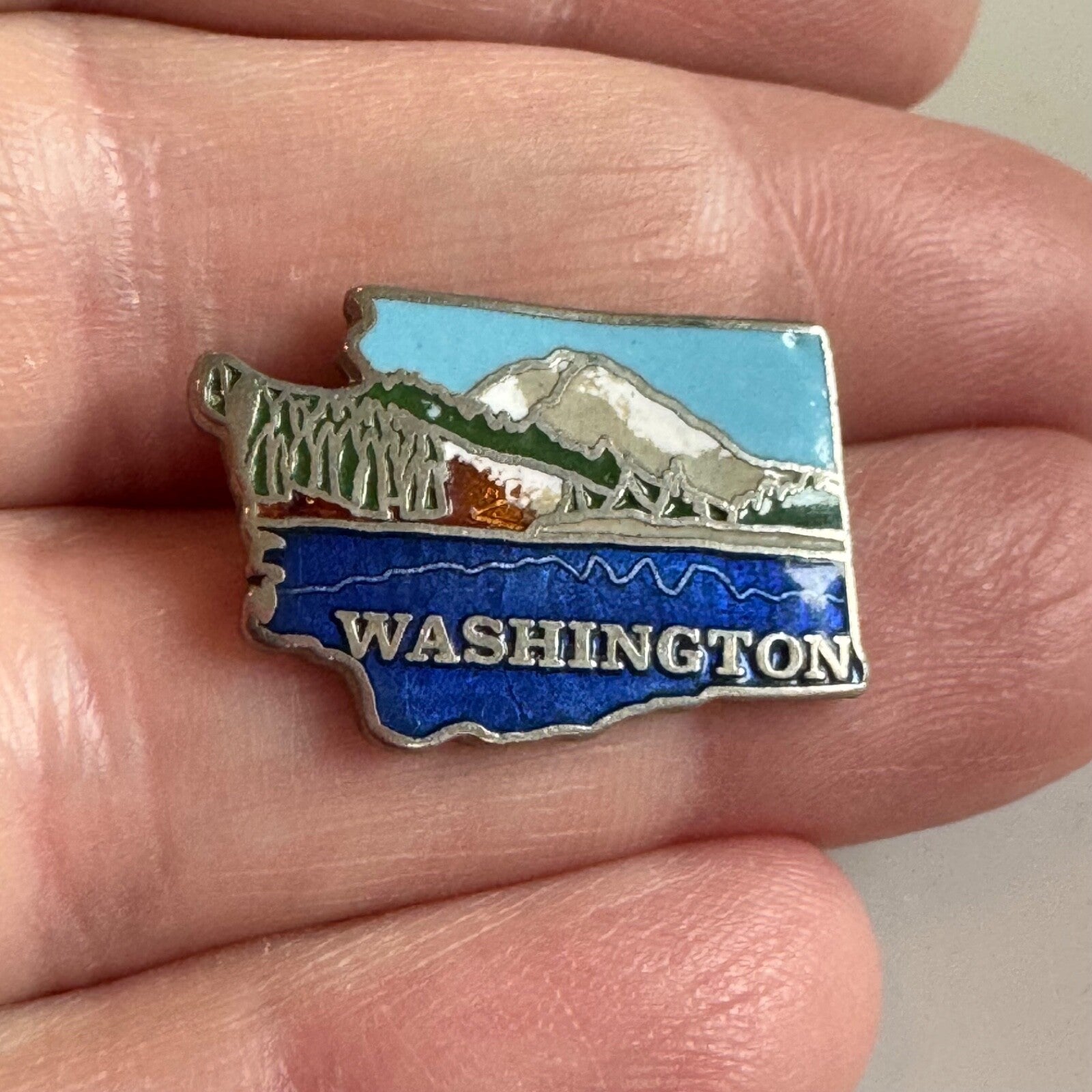 Vintage Washington State Souvenir Tourist Lapel Pin Mt Hood 