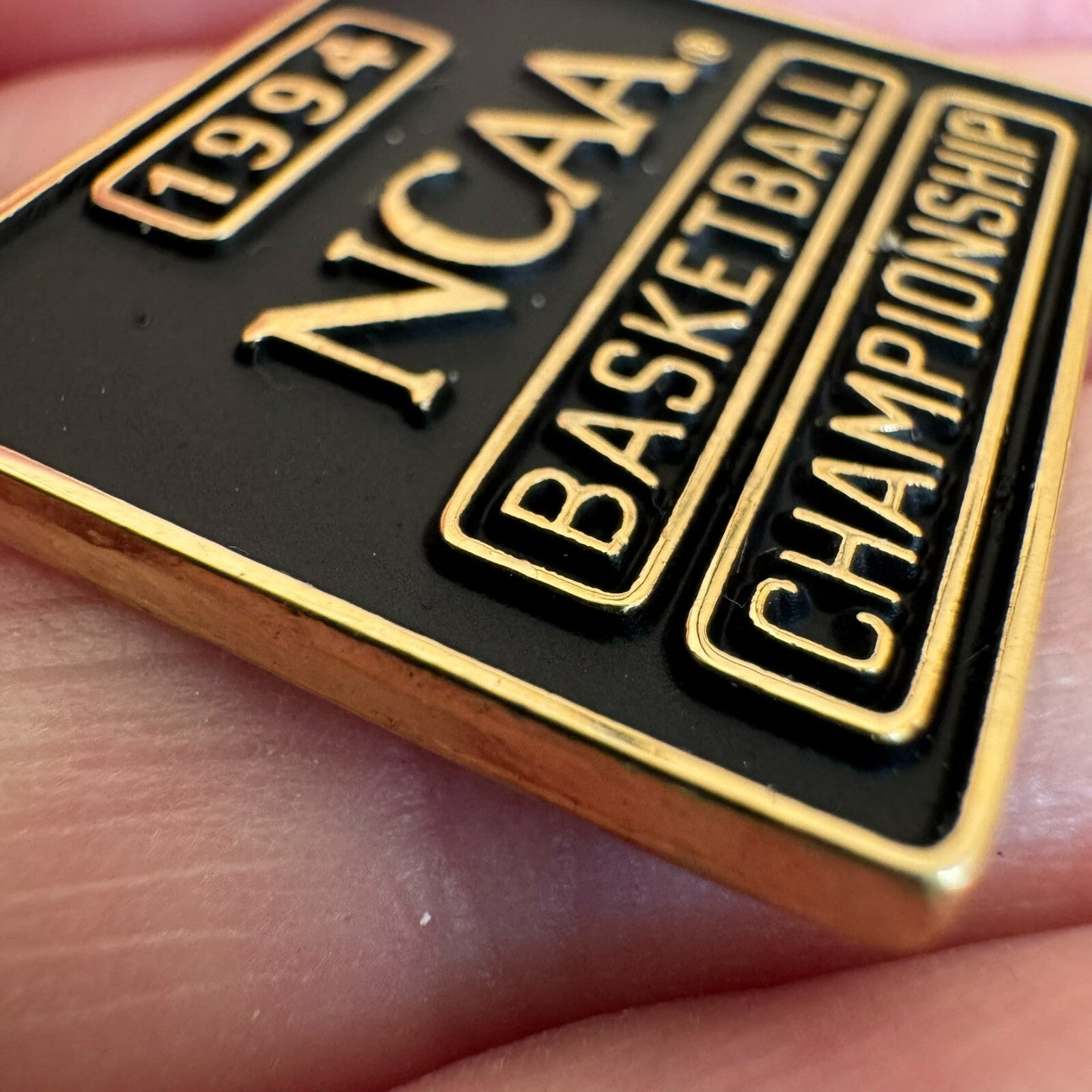 1994 NCAA Basketball Championship Lapel Pin Arkansas Duke Arizona Florida