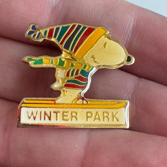 Vintage Winter Park Colorado Snoopy Ski Skiing Lapel Pin 