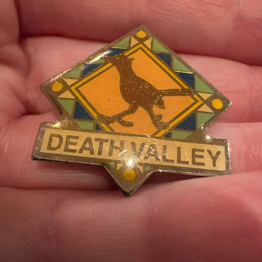 Vintage Death Valley Lapel Pin Roadrunner Souvenir Tourist National Park