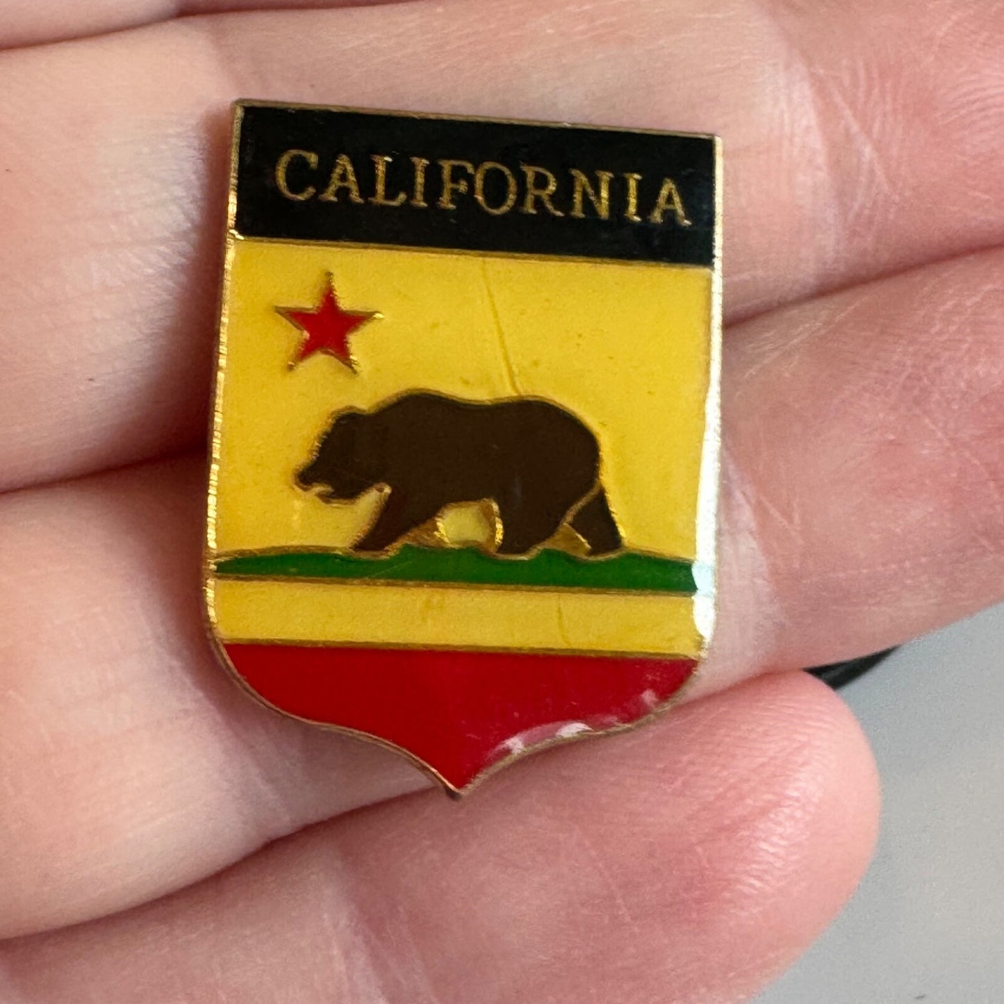 Vintage California Flag Themed Shield Crest Souvenir Tourist Lapel Pin