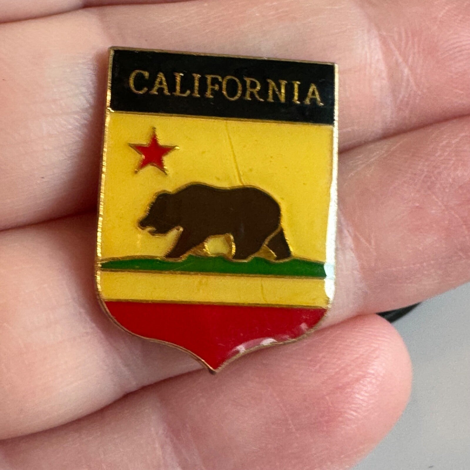 Vintage California Flag Themed Shield Crest Souvenir Tourist Lapel Pin