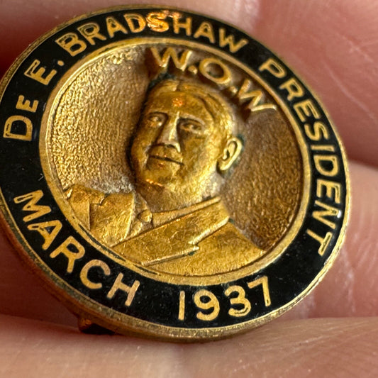 RARE De E. Bradshaw President W.O.W. March 1937 Lapel Pin Woodmen of the World