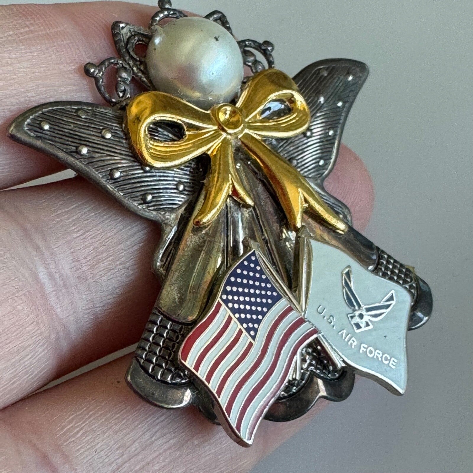 US Air Force Angel Support Ribbon Enamel Lapel Pin Brooch Mom Grandma Wife