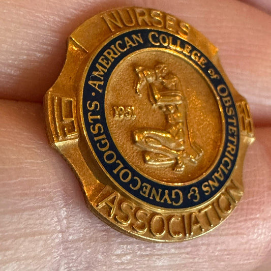 1969 American College of Obstetricians & Gynecologists Nurses Assoc. Pin GF