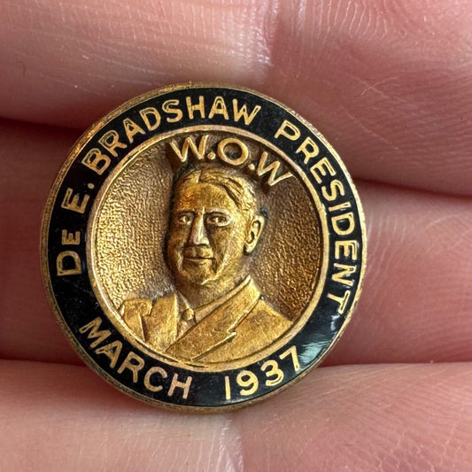 RARE De E. Bradshaw President W.O.W. March 1937 Lapel Pin Woodmen of the World