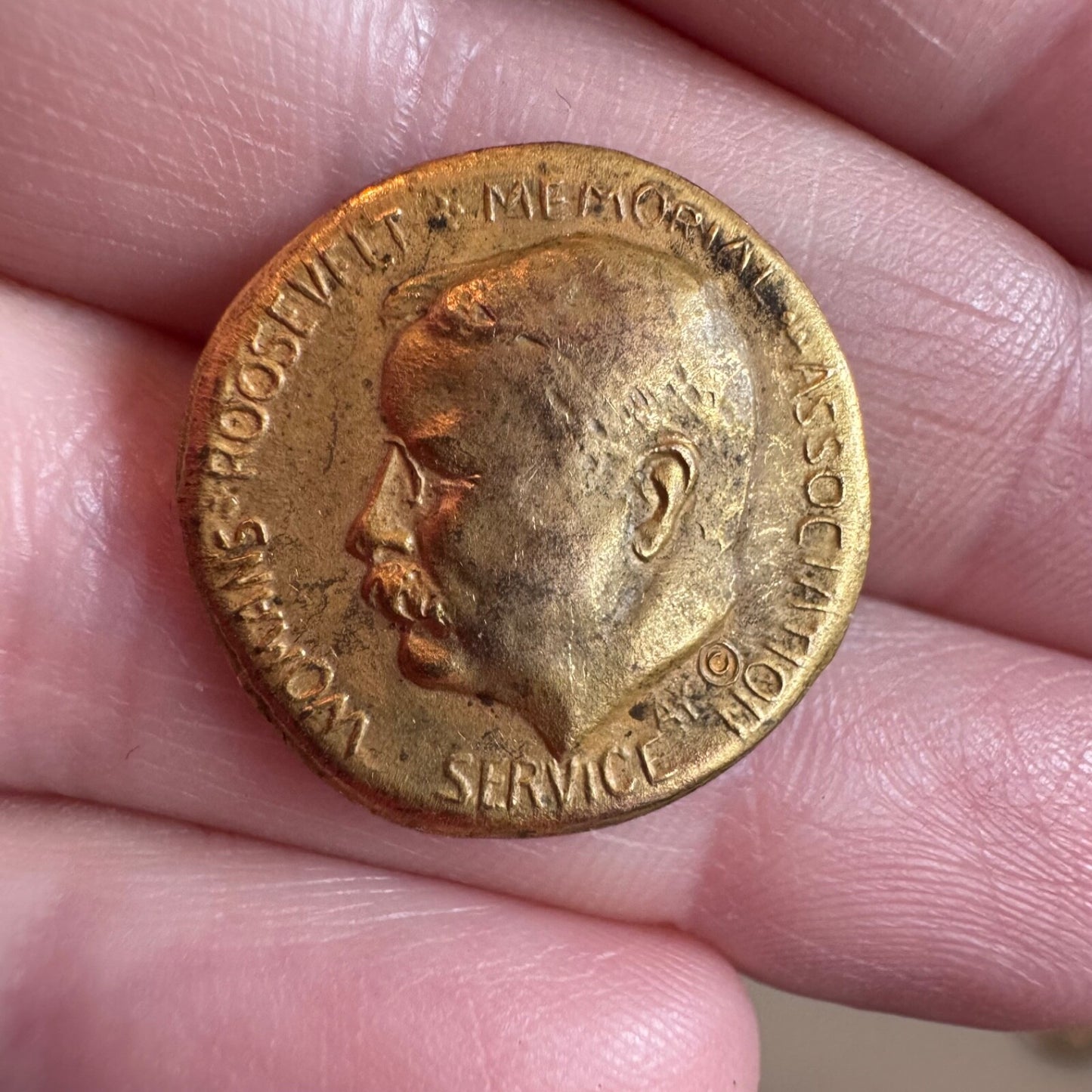 Antique Womens Roosevelt Memorial Association Service Lapel Pin Gold Tone