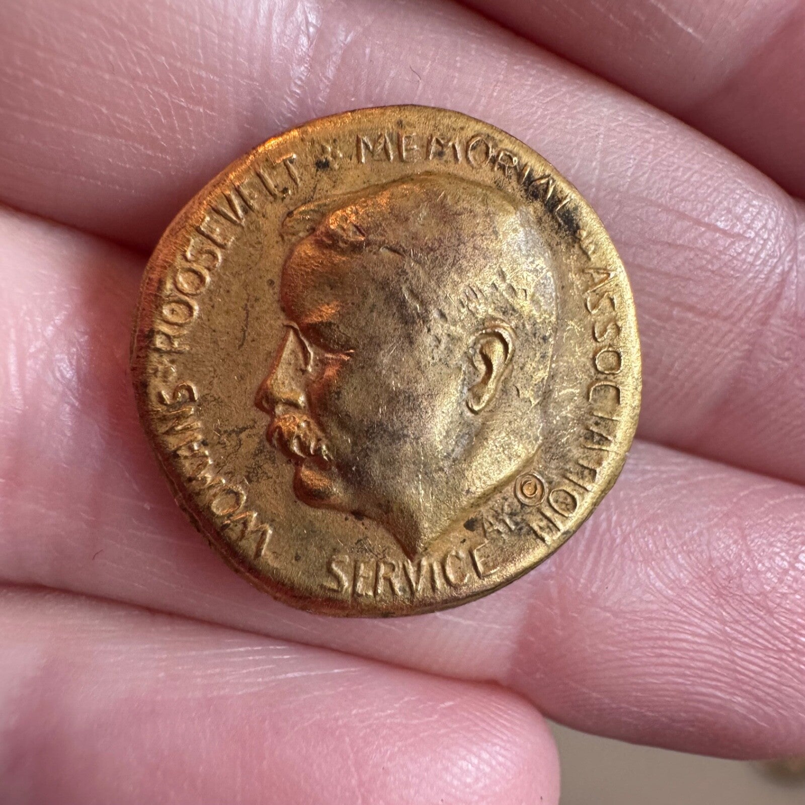 Antique Womens Roosevelt Memorial Association Service Lapel Pin Gold Tone