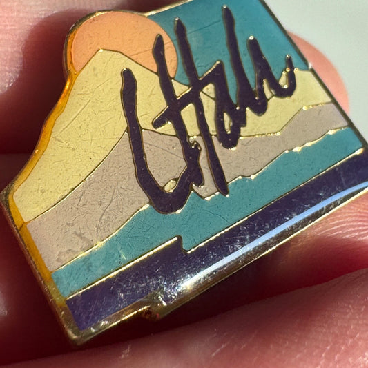 Vintage Utah Ski Skiing Lapel Pin Mountain 1980s 1990s Pastel Resort