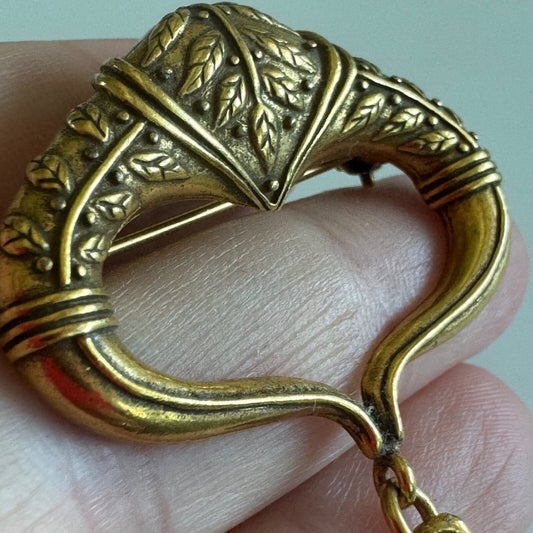 VINTAGE HMR HERITAGE MUSEUM JEWELRY REPLICA GOLD TONE DANGLE PEARL BROOCH PIN