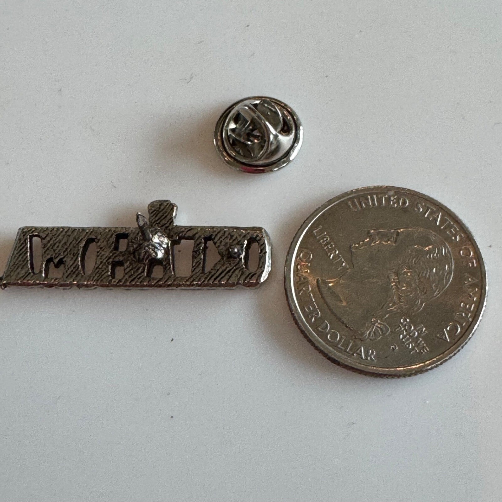 Vintage Pewter Toned Oklahoma Oil Rig Derrick Souvenir Tourist Lapel Pin