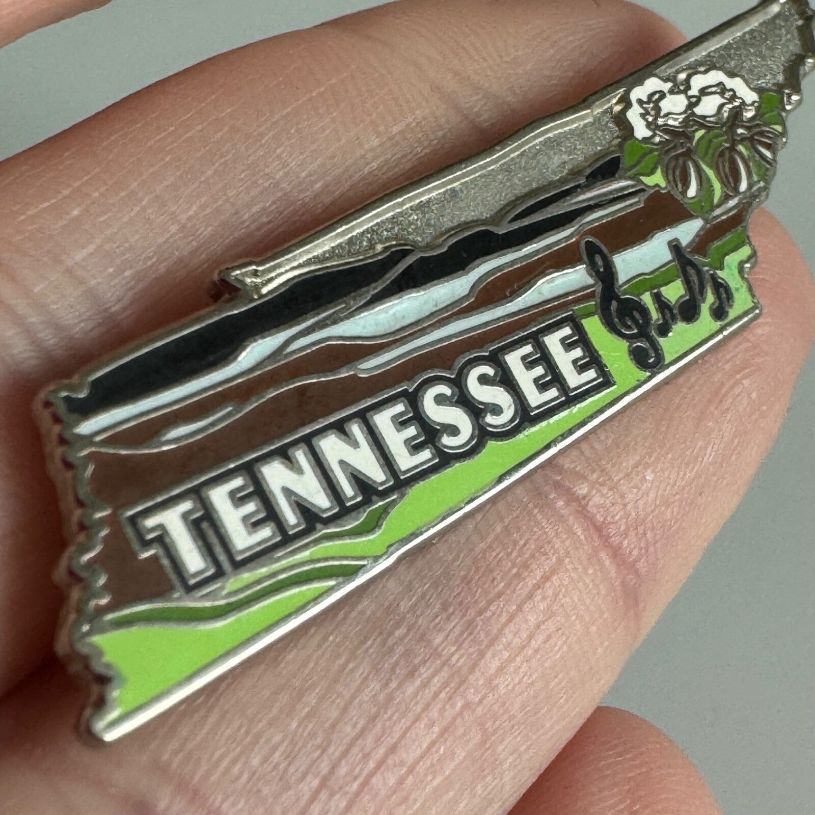 Tennessee State Shaped Souvenir Pin – Music Theme with Notes