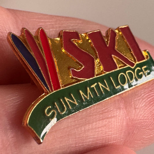Vintage Sun Mountain Lodge Ski Skiing Mtn Lapel Pin 