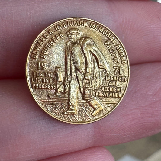 1971 Southern Pacific Railroad Edward H. Harriman Memorial Award Pin Gold Tone