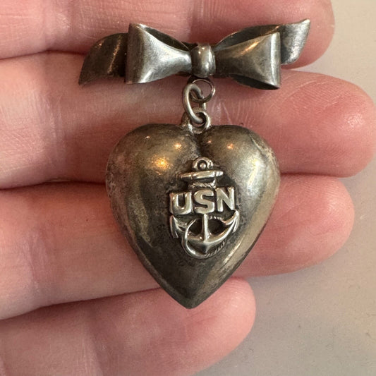 WWII US NAVY SWEETHEART PUFFY HEART PENDANT SILVER BOW DANGLE PIN FOULED ANCHOR