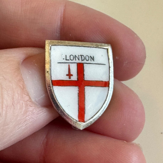 Vintage London England Souvenir Tourist St. George's Flag Lapel Pin