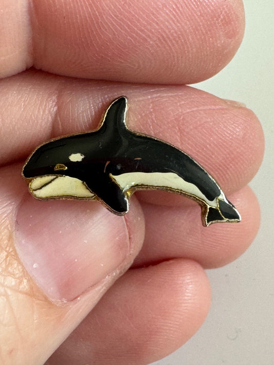 Vintage Orca Killer Whale Shamu Lapel Pin