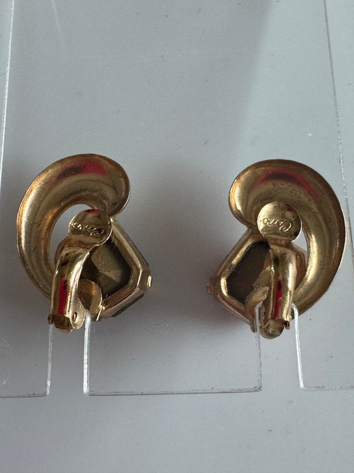 Vintage Gold Leaf & Crystal Clip-On Earrings – Elegant Crescent Design